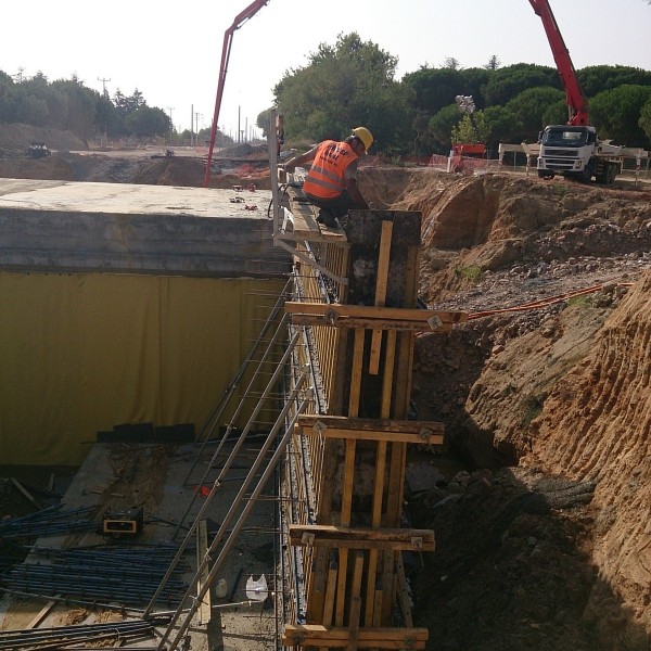 (CR3) Demiryolu Güzergahları Koruma Duvarları İnşaat Projesi